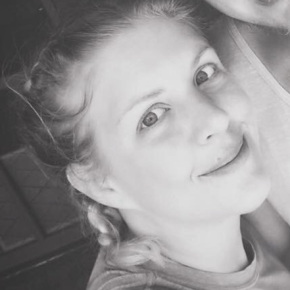 Meet your Posher, Laura - Picture 1 of 1